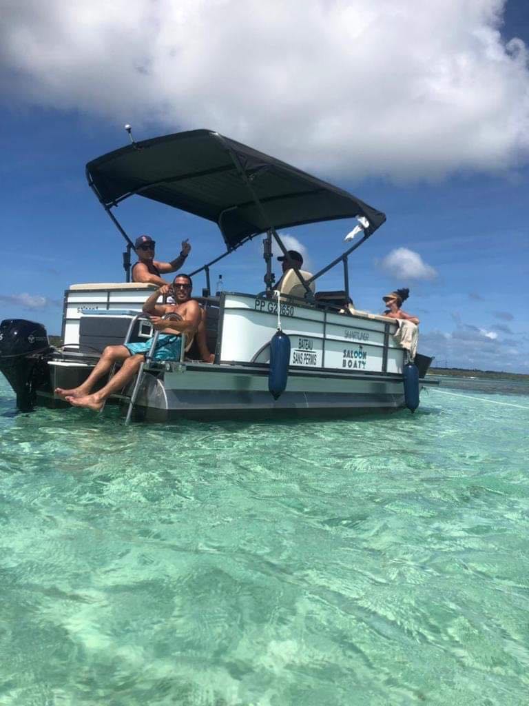 Saloon Boat, Saint-François                      